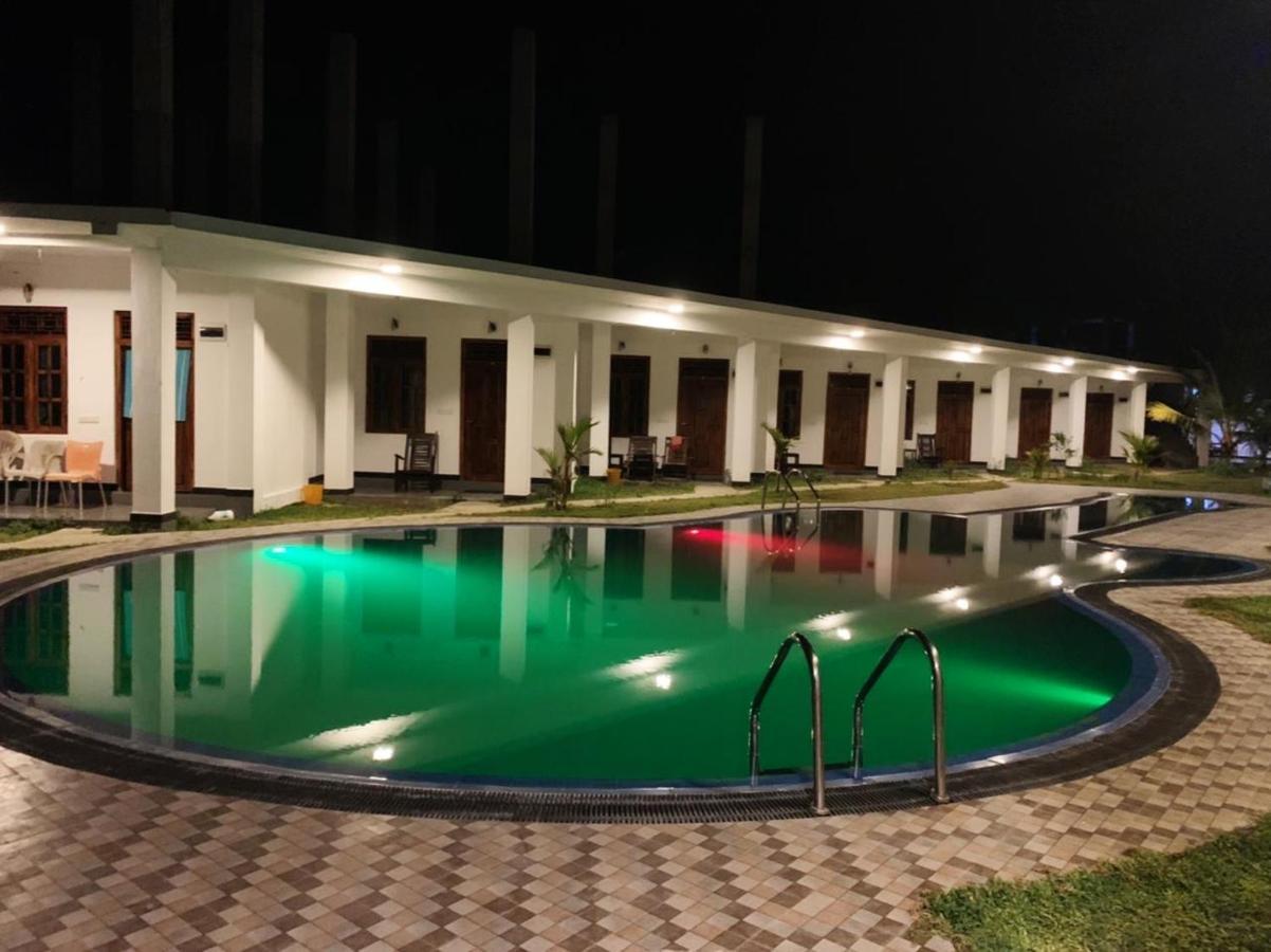 Hotel Guitar Bay Arugambay Arugam Bay Esterno foto