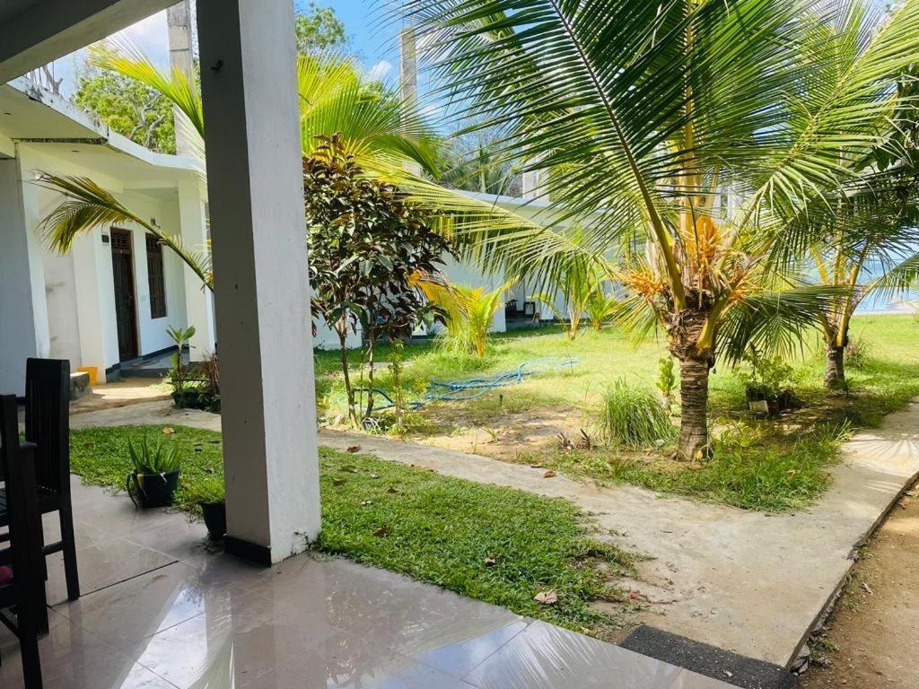 Hotel Guitar Bay Arugambay Arugam Bay Esterno foto